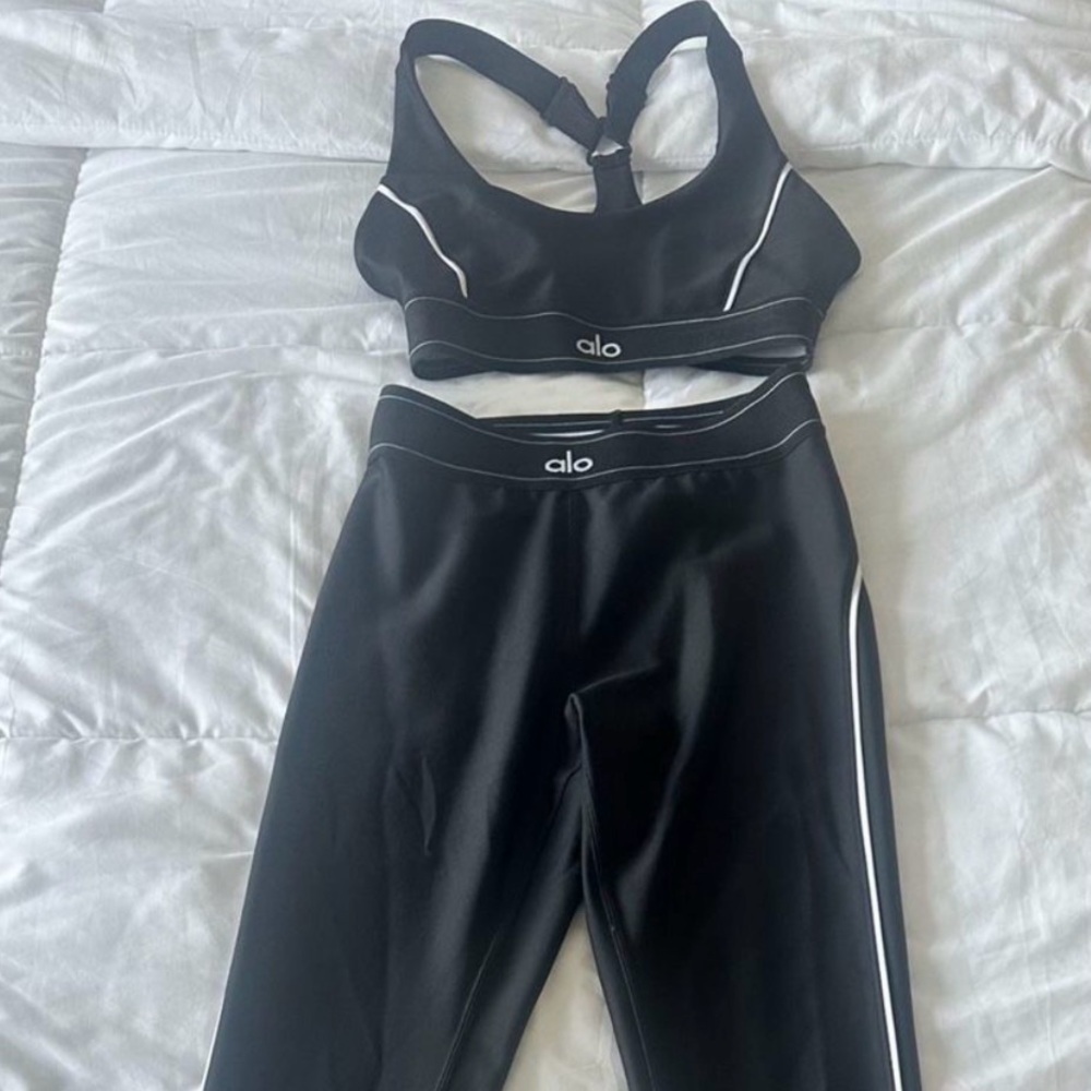 ALO Yoga Black and White Sports Bra and Leggings Set